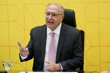 Brasília (DF), 11/04/2025 - Vice-presidente da República Geraldo Alckmin durante videoconferência com o ministro do Comércio da China, Wang Wentao. Foto: Cadu Gomes/VPR