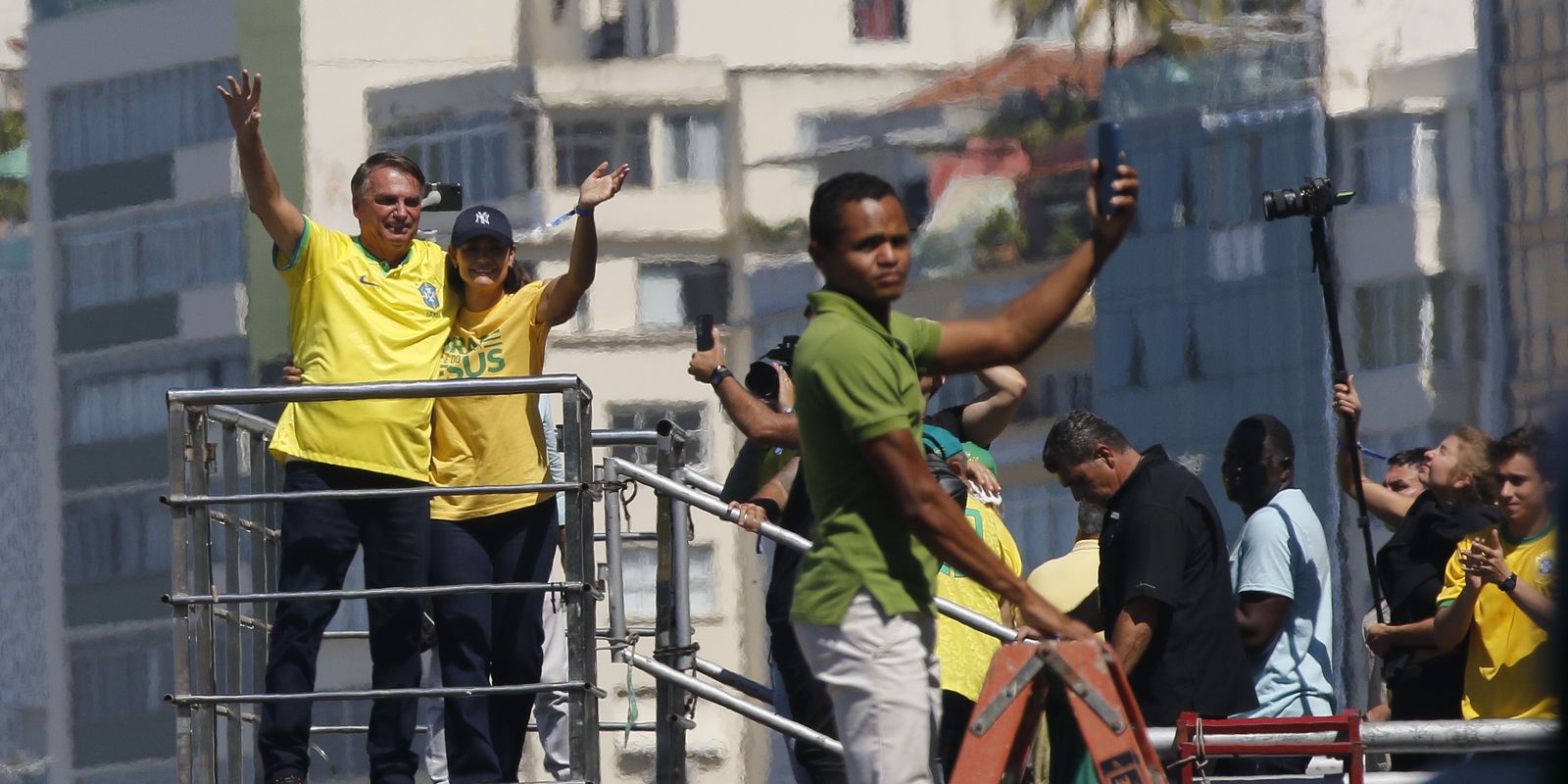Apoiadores de Bolsonaro fazem ato público no Rio de Janeiro