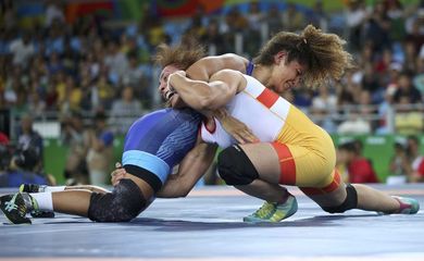 A lutadora Gilda Maria perde na luta olímpica