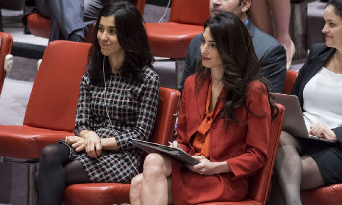 Nadia Murad, embaixadora da Boa Vontade do Unodc, e sua advogada, Amal Clooney, em sessão do Conselho de Segurança .
