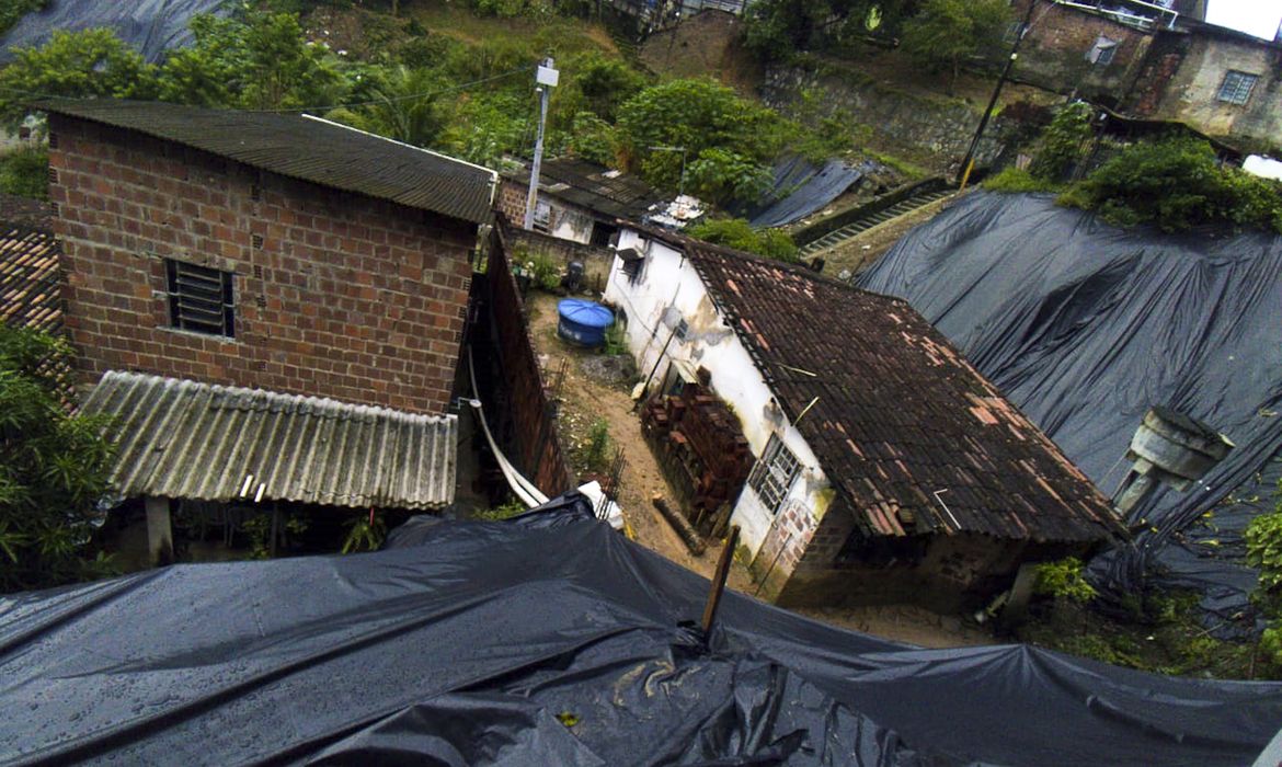 Áreas atingidas pelas fortes chuvas  em Recife