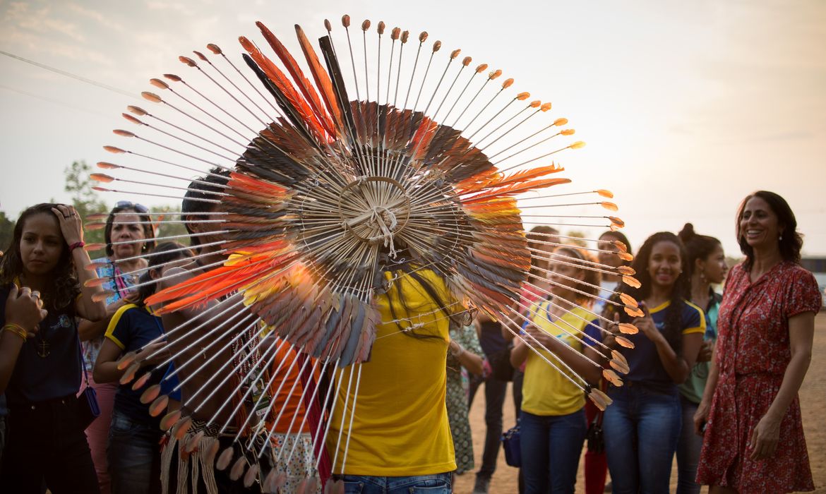 Palmas/TO- Índios Karajá Xambioá se reúnem em área próxima a Aldeia Okara, onde as etnias brasileiras estão hospedadas ( Marcelo Camargo/Agência Brasil)