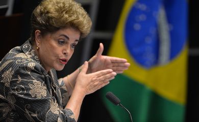 Brasília - A presidenta afastada, Dilma Rousseff, faz sua defesa durante sessão de julgamento do impeachment no Senado (Fabio Rodrigues Pozzebom/Agência Brasil)