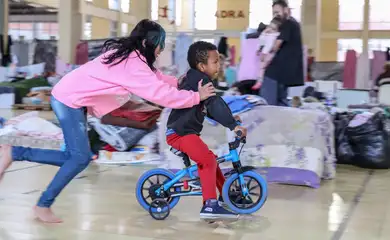 Porto Alegre (RS), 17/05/2024 – CHUVAS RS- ABRIGO - Centenas de pessoas estão no abrigo da ULBA em Canoas, recebendo donativos e assistência médica.
Foto: Rafa Neddermeyer/Agência Brasil