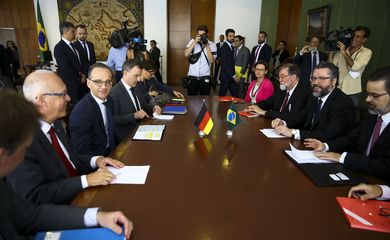 O ministro das Relações Exteriores, Ernesto Araújo, se reúne com o ministro das Relações Externas da Alemanha, Heiko Maas, no Palácio Itamaraty.