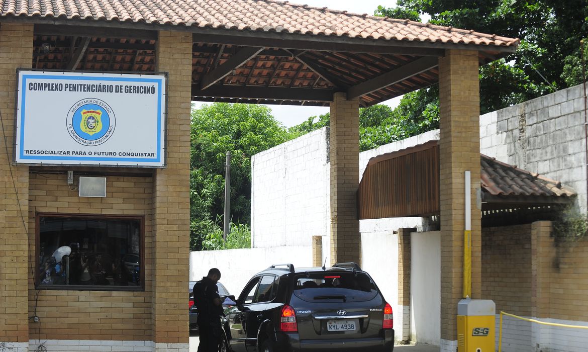 Rio de Janeiro - Entrada do Complexo Penitenciário de Gericinó, em Bangu, zona oeste da cidade.