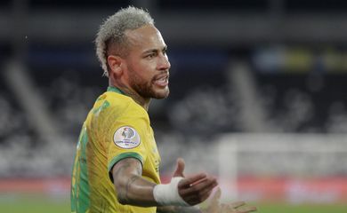Neymar em partida do Brasil contra o Peru na Copa América