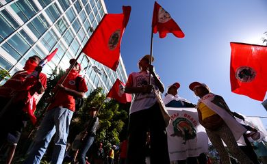 Brasília - Representantes de movimentos sociais ocupam o prédio do Ministério do Planejamento  ( Marcelo Camargo/Agência Brasil)