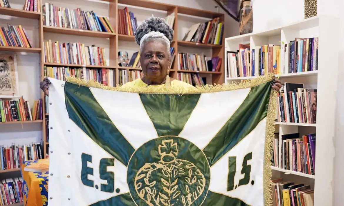 Império Serrano/Divulgação 12/02/2026 - Série Ouro celebra Leci Brandão, Xande de Pilares e Conceição Evaristo. Império Serrano promove noite de autógrafos com Conceição Evaristo. Foto: Império Serrano/Divulgação