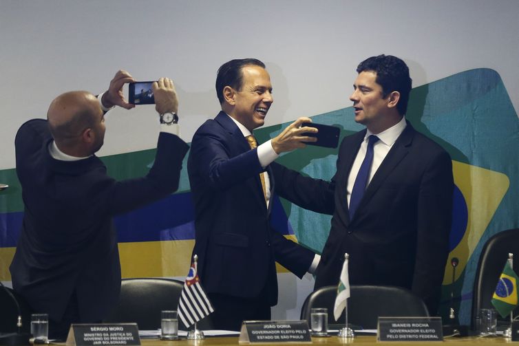 O governador eleito de São Paulo, João Dória e o futuro ministro da Justiça, Sérgio Moro, durante abertura do II Fórum de Governadores