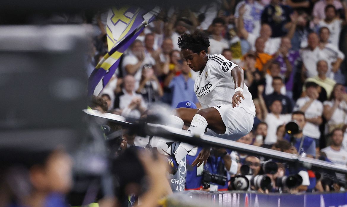 Soccer Football - Champions League - Real Madrid v VfB Stuttgart - Santiago Bernabeu, Madrid, Spain - September 17, 2024 Real Madrid's Endrick celebrates scoring their third goal REUTERS/Juan Medina