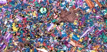 Cientistas já encontraram microplástico no sangue, no cérebro, na placenta, no leite materno e até mesmo nos ossos humanos