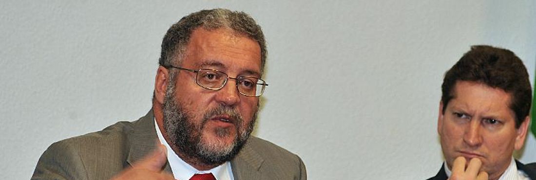 O superintendente regional do Incra em São Paulo, Raimundo Pires Silva, fala na Comissão Parlamentar de Inquérito (CPI) do MST