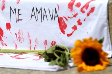 Rio de Janeiro (RJ), 08/03/2023 - Ato denúncia em frente à Câmara Municipal, organizado pelo campanha Levante Feminista contra o Feminicídio, colocarão 210 cruzes nas escadarias do Palácio Pedro Ernesto, simbolizando cada uma das 111 mulheres assassinadas no estado em 2022 e as 99 mulheres assassinadas em 2023. Foto: Tânia Rêgo/Agência Brasil