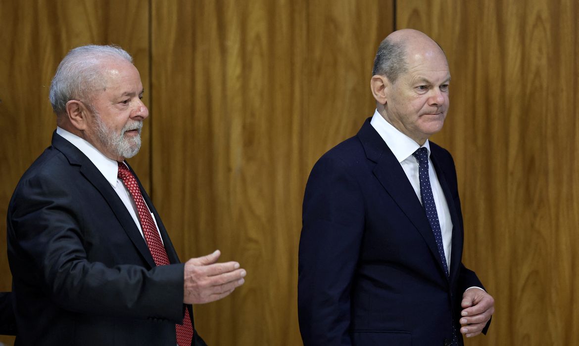 Presidente Lula e chanceler alemão Olaf Scholz falam à imprensa no Palácio do Planalto, em Brasília