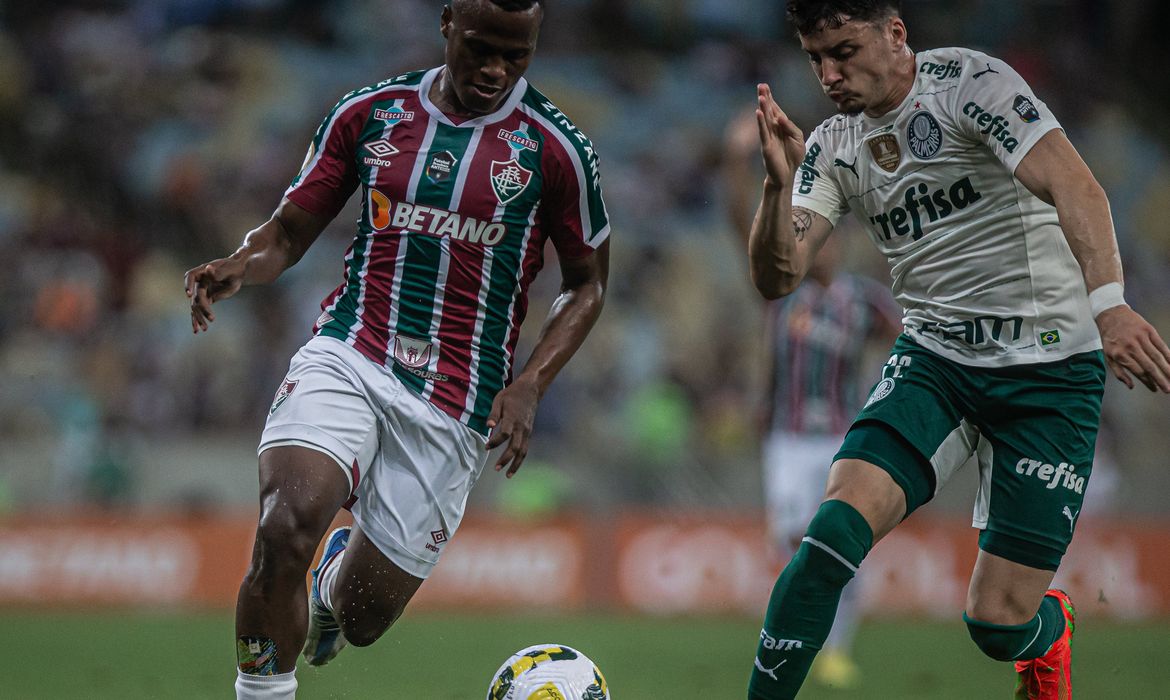 Corinthians empata com o Fluminense em jogo de 6 gols no Maracanã - AGÊNCIA  ESPORTE