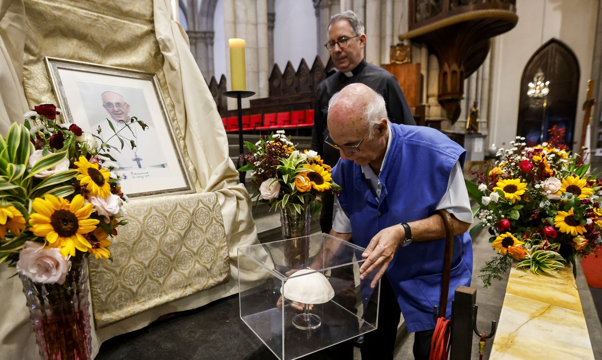 São Paulo (SP), 21/04/2025 - Padre Júlio Lancellotti, participa da missa em em homenagem ao Papa Francisco, na Catedral da Sé.
Foto: Paulo Pinto/Agência Brasil