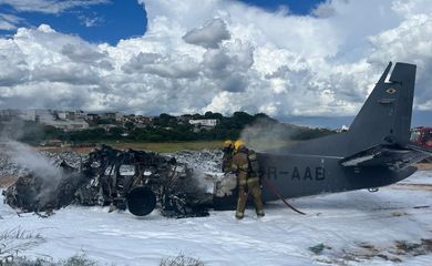 Avião da PF c ai em BH e mata dois. Foto: Corpo de Bombeiros/MG