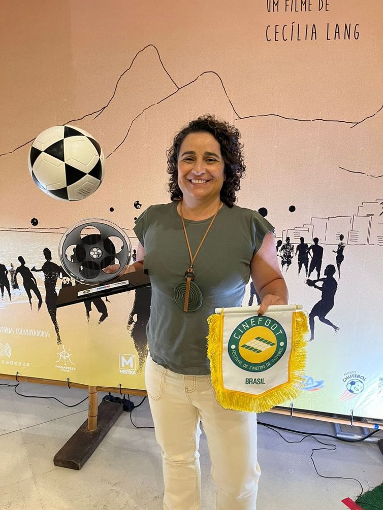 Luciana Zogaib venceu disputa com narração de gol pela Rádio Nacional 