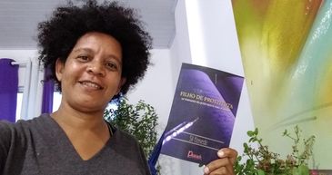 Sil Azevedo lança o livro “Filho de Prostituta”, que conta sua história de solidão, autonegação e preconceito vividos