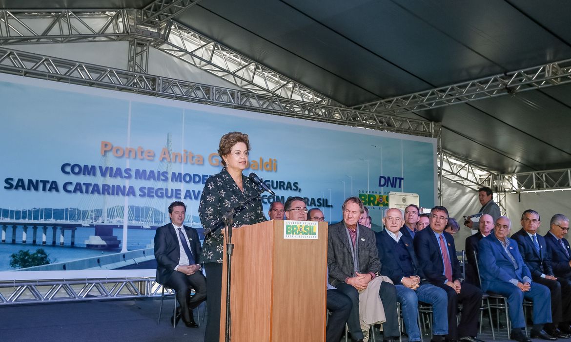 Presidenta Dilma Rousseff durante Cerimônia de Inauguração da Ponte Anita Garibaldi (Roberto Stuckert Filho/Presidência da República)