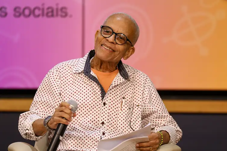Rio de Janeiro (RJ), 28/05/2025 – O escritor Nei Lopes durante abertura da 3ª edição do Congresso Internacional de Estudos Afrodiaspóricos, no Arte Sesc, na zona sul do Rio de Janeiro. Foto: Tomaz Silva/Agência Brasil