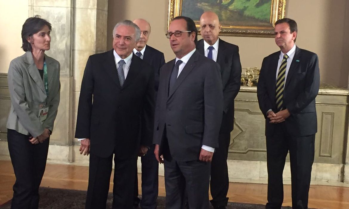O presidente interino Michel Temer e o presidente da França, François Hollande, em recepção no Palácio Itamaraty