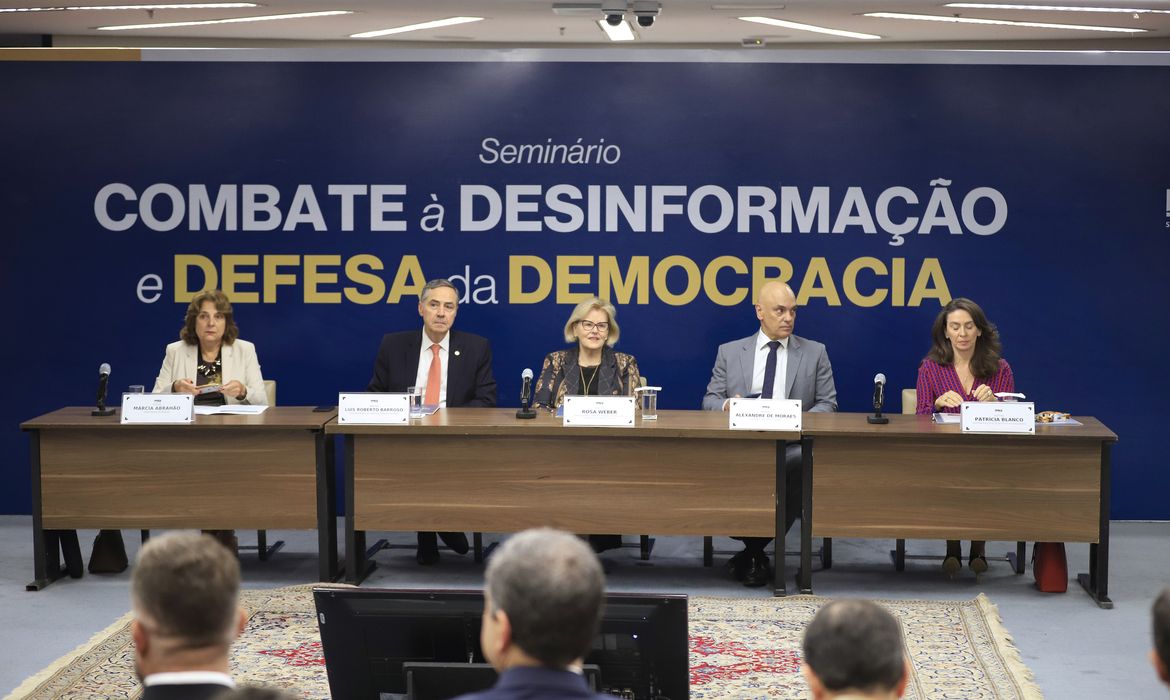 Seminário “Combate à Desinformação e Defesa da Democracia