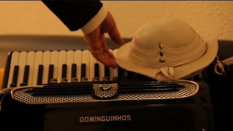 Documentário conta a história de Dominguinhos, gênio da música brasileira