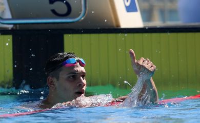 Leonardo Santos, ISL, borboleta,  -nadador vence 200 medley em etapa de Budapeste do Liga Internacional de Natação