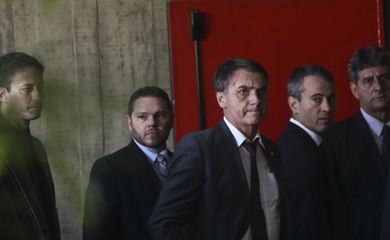 Presidente eleito, Jair Bolsonaro chega ao CCBB para reuniões no gabinete de transição.