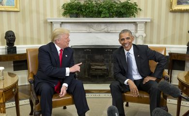 O presidente eleito dos Estados Unidos, Donald Trump, reúne-se com o atual presidente, Barack Obama (Agência Lusa/Direitos Reservados) 