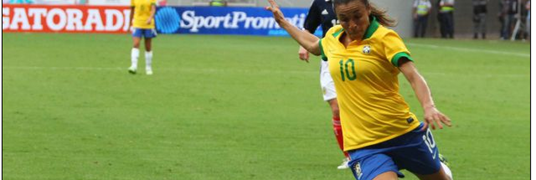 A craque Marta comandou a vitória da seleção brasileira por 5 a 0