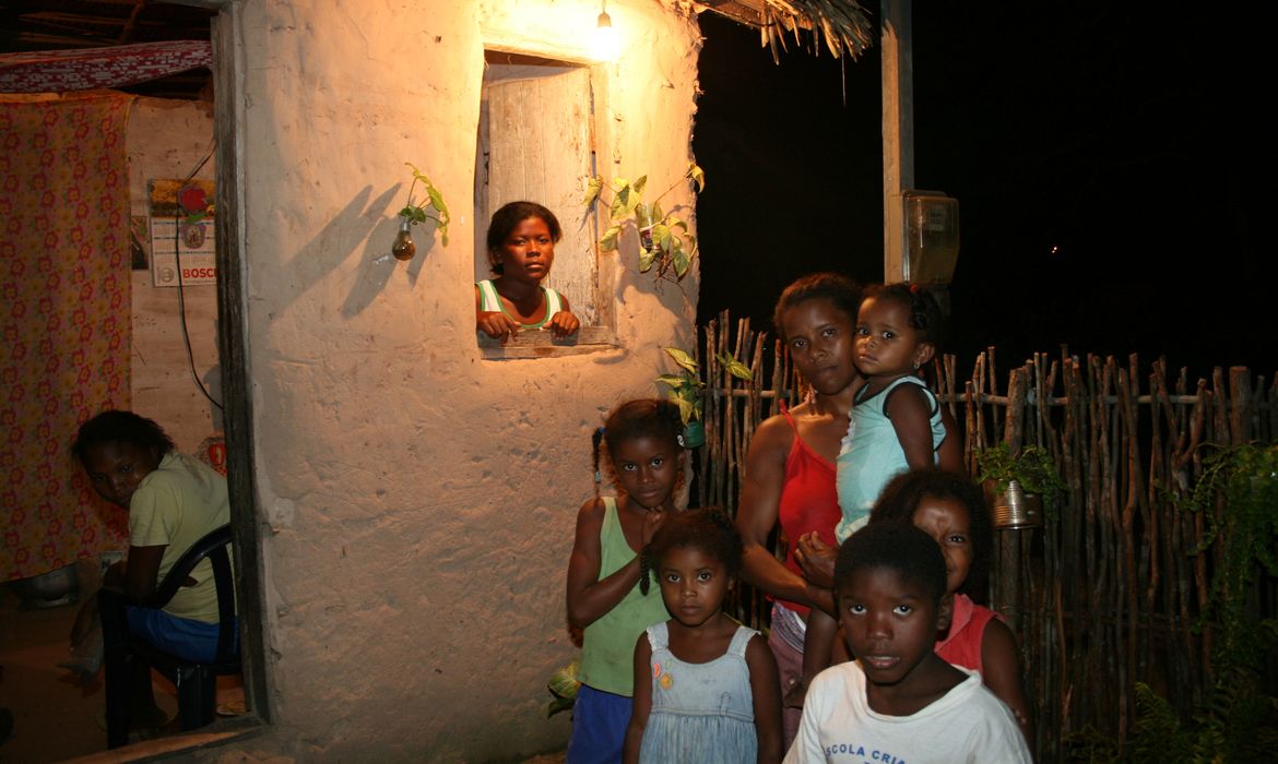 Alcântara (MA) - Junho de 2009 - Moradores da Comunidade Quilombola Itamatatiua, em Alcântara, Maranhão. Foto: Divulgação/Ministério de Minas e Energia