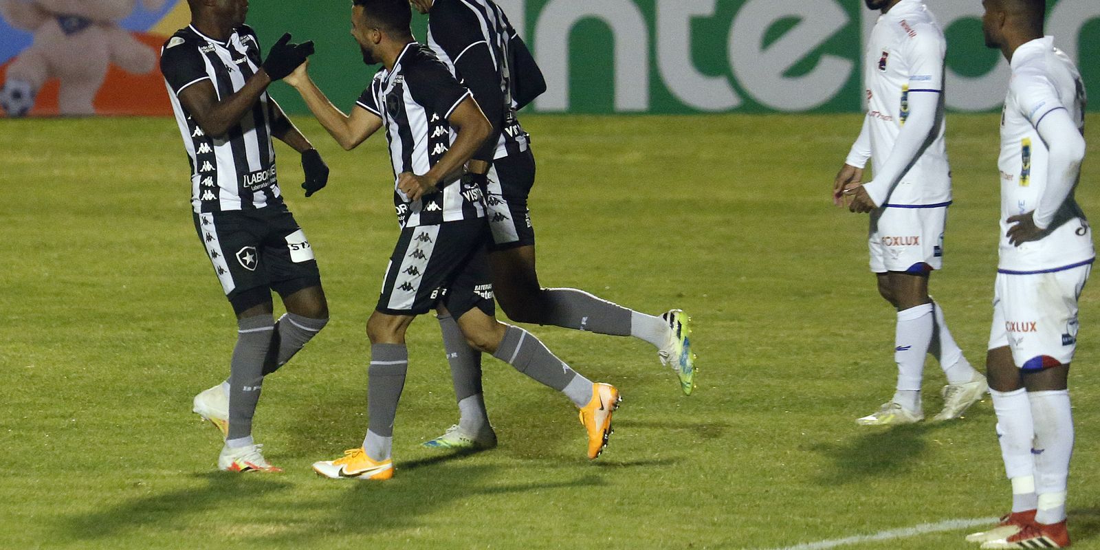 Botafogo Vence Paraná Fora De Casa E Avança Na Copa Do Brasil