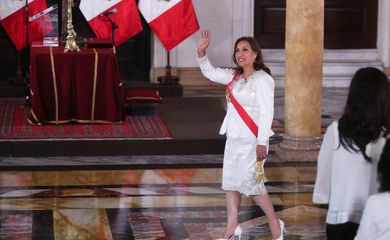 A presidente do Peru, Dina Boluarte, que lidera um governo de transição