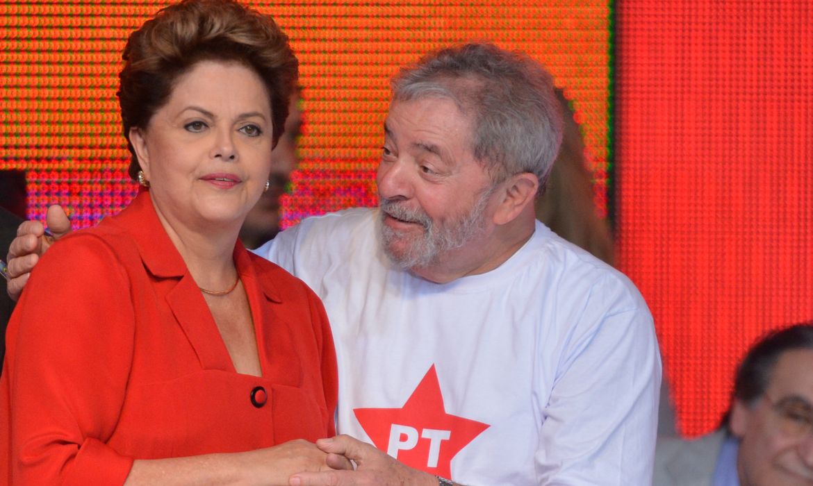 A presidenta Dilma Rousseff e o ex-presidente Lula durante Convenção Nacional do PT no Centro de Eventos Brasil 21, em Brasília (Fabio Rodrigues Pozzebom/Agência Brasil)
