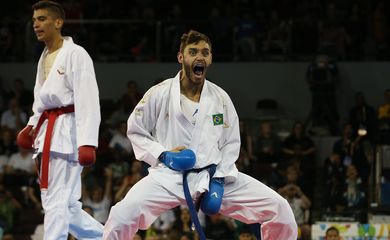 A primeira medalha de ouro foi de Douglas Brose, na categoria até 60kg, que venceu na final o venezuelano Jovanni Martinez