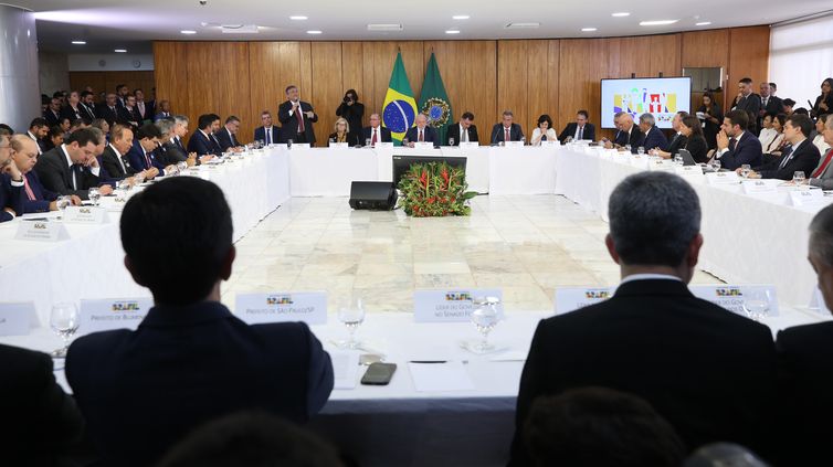 Brasília (DF) 18/04/2023 Presidente Lula reunido com ministros, governadores, prefeitos e parlamentares para discutirem políticas de proteção do ambiente escolar.