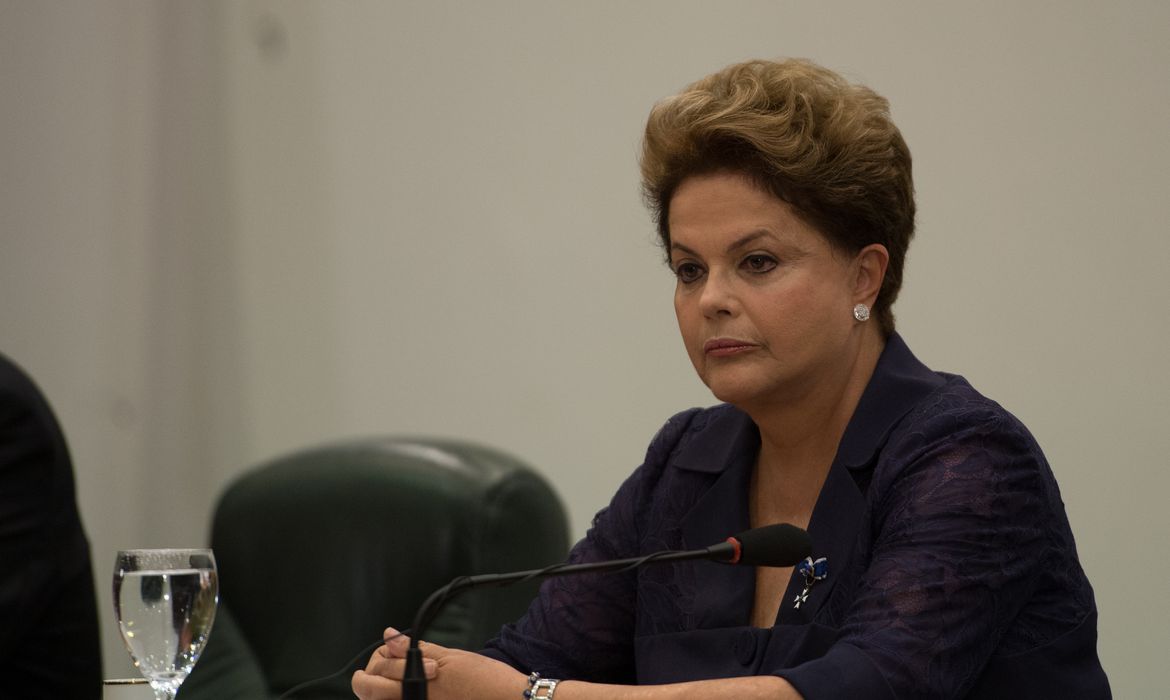 A presidenta,Dilma Rousseff, participa da  formatura de alunos da turma 2012-2014 do Instituto Rio Branco. (Jose Cruz/Agência Brasil)