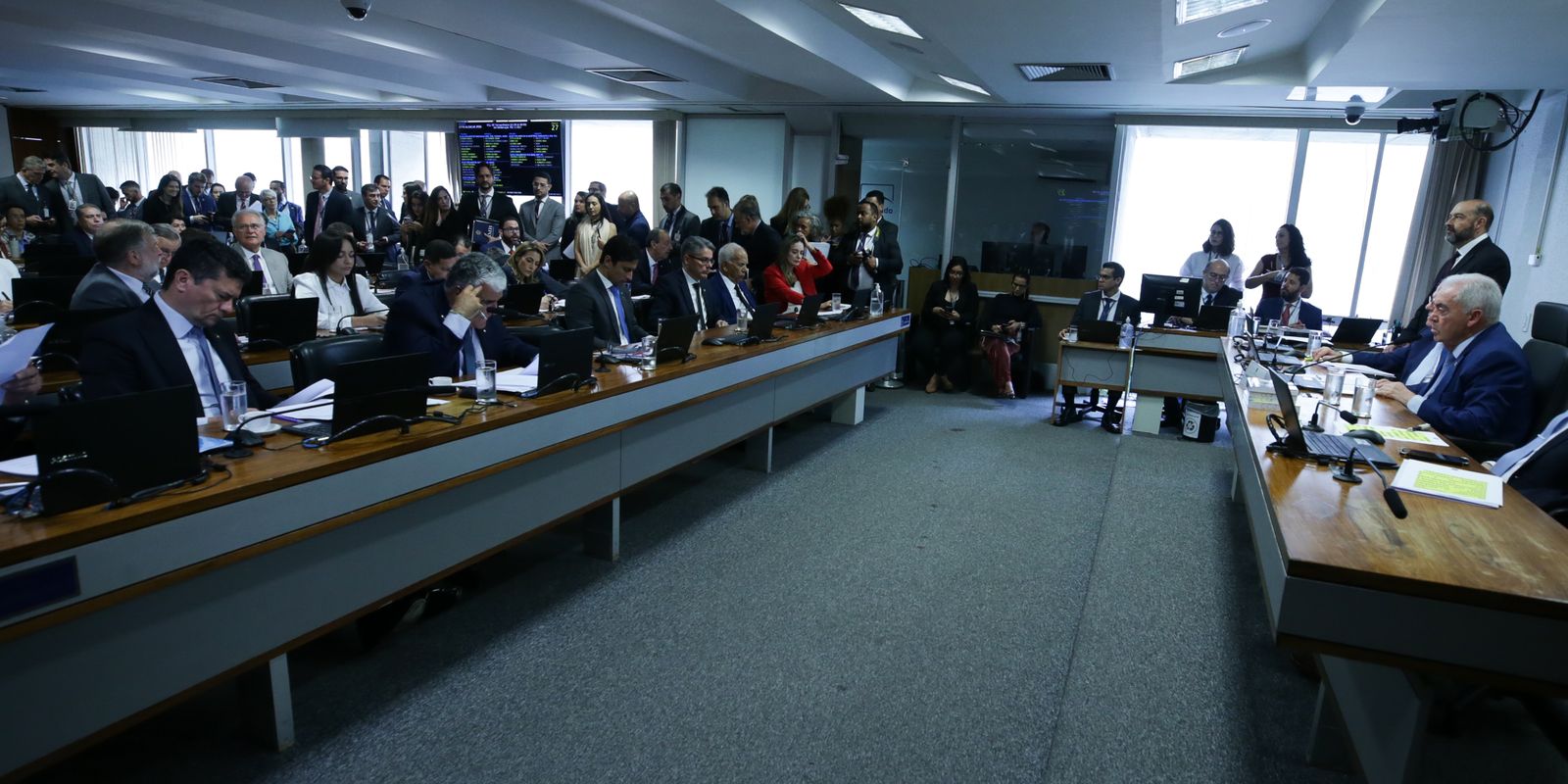 Após protestos pelo país, PEC da Blindagem é barrada na CCJ do Senado