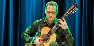 Vicente Paschoal no concerto "O violão através dos séculos - o antigo e o atual"