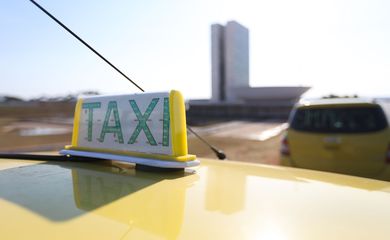 Brasília - Taxistas de todo o país protestam em frente ao Congresso Nacional contra aplicativos de transporte individual  (Marcelo Camargo/Agência Brasil)