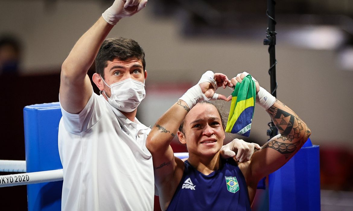 Bia Ferreira supera chilena Valentina Bustamante e avança Às quartas  de final do Mundial de Boxe Feminino - em 15/05/2022