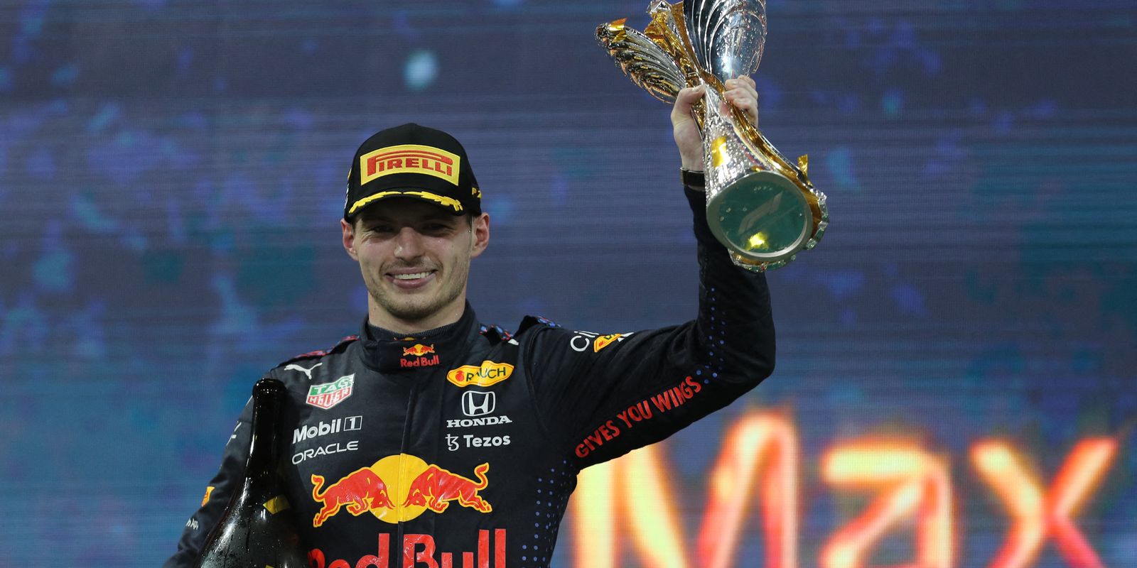 Max Verstappen, da Red Bull, comemora vitória no GP de Abu Dhabi e título da F1