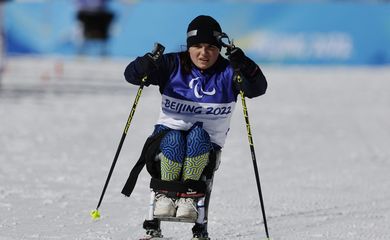 Biatleta ucraniana Anastasiia Laletina durante prova nos Jogos Paralímpicos de Pequim