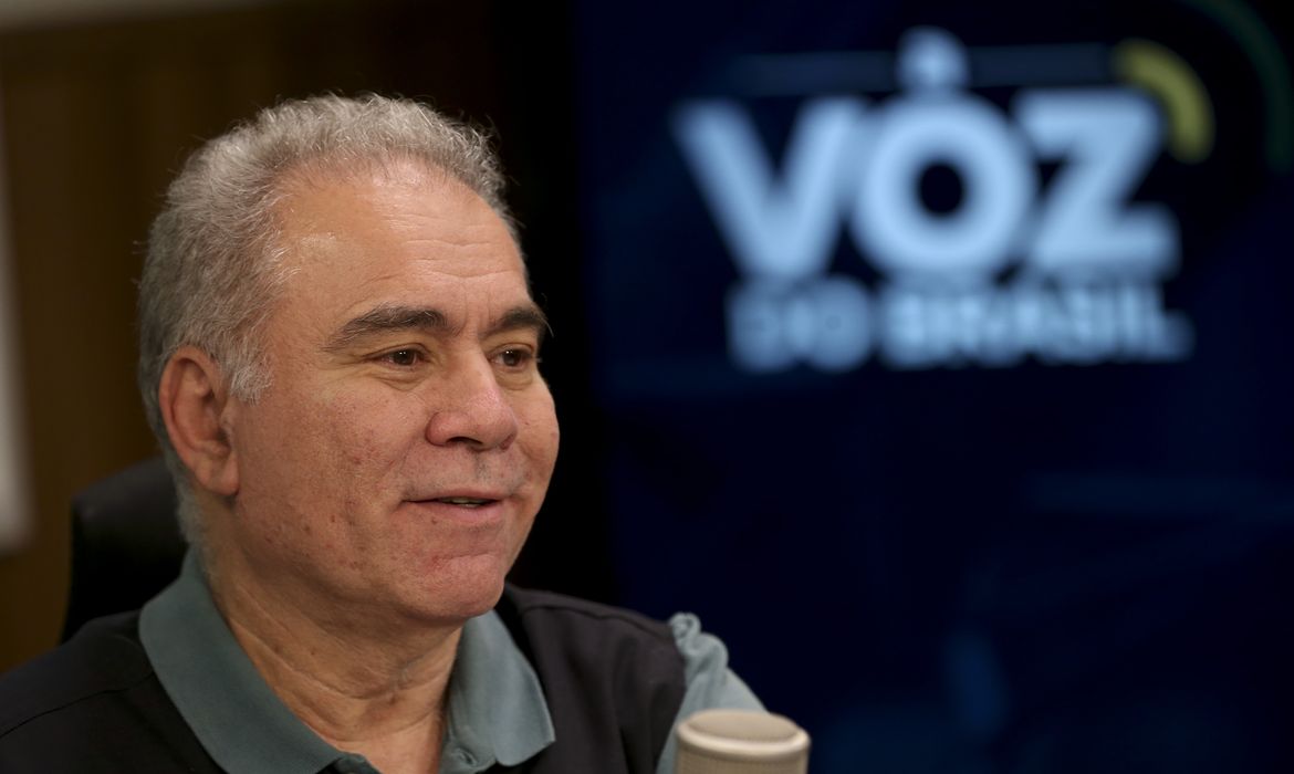 O ministro da Saúde, Marcelo Queiroga, é entrevistada no programa A Voz do Brasil.