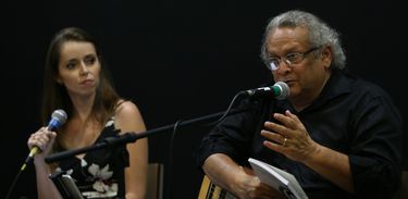 Clodo Ferreira e jornalista Isabela Azevedo