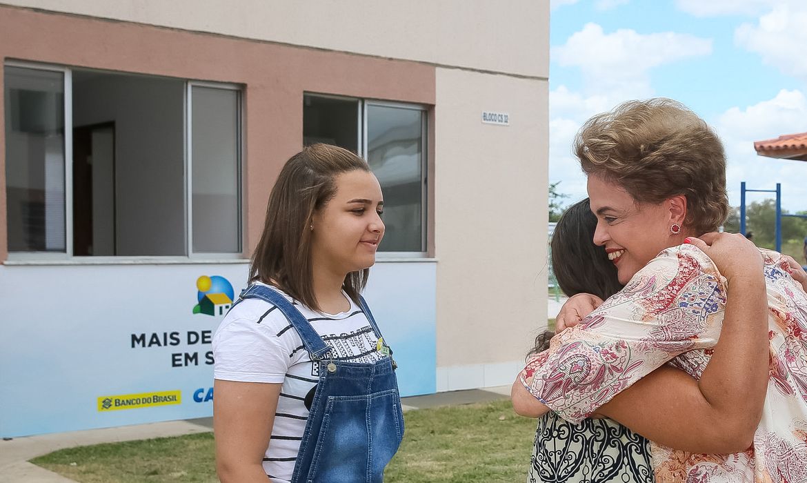 Feira de Santana (BA) - Presidenta Dilma Rousseff durante  entrega de unidades habitacionais em Feira de Santana na Bahia e simultaneamente em outros estados (Roberto Stuckert Filho/PR)