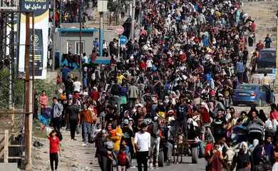 Os palestinos fogem do norte de Gaza em direção ao sul, em meio ao conflito em curso entre Israel e o grupo islâmico palestino Hamas
09/11/2023
REUTERS/Mohammed Salem